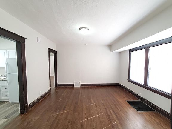 5th image of 345 Spruce Ave