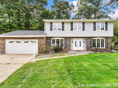 16230 Woodcrest Dr, Spring Lake, MI, 49456