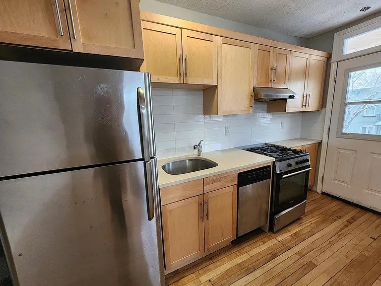 342 Somerset St E #B — Photo 3