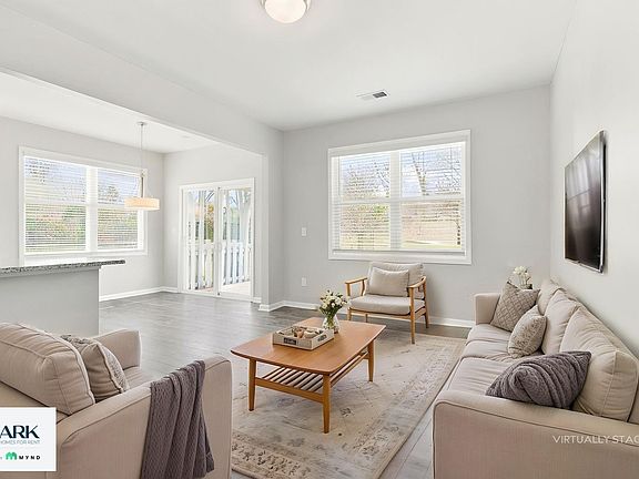 3rd image of 10 Apricot Ln