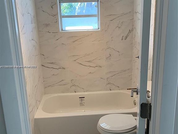 3rd image of 2932 NW 16th Ave #4B