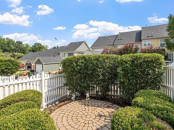 3rd image of 441 Magdala Pl