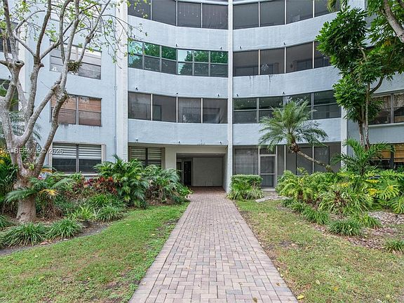 3rd image of 10852 N Kendall Dr APT 317
