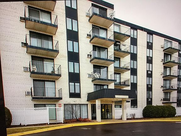 2nd image of 9737 N Fox Glen Dr APT 2A