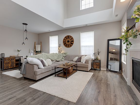 3rd image of 2053 Woodside Dr