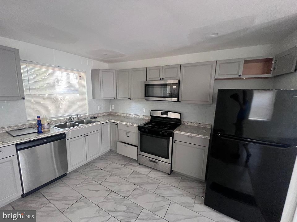 1st image of 2915 Edgley St