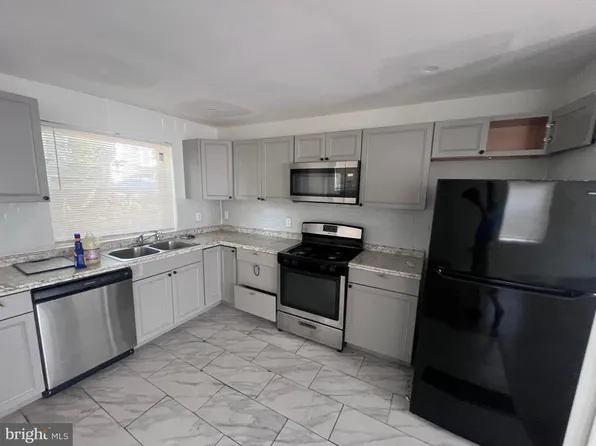 2915 Edgley St, Philadelphia, PA 19121