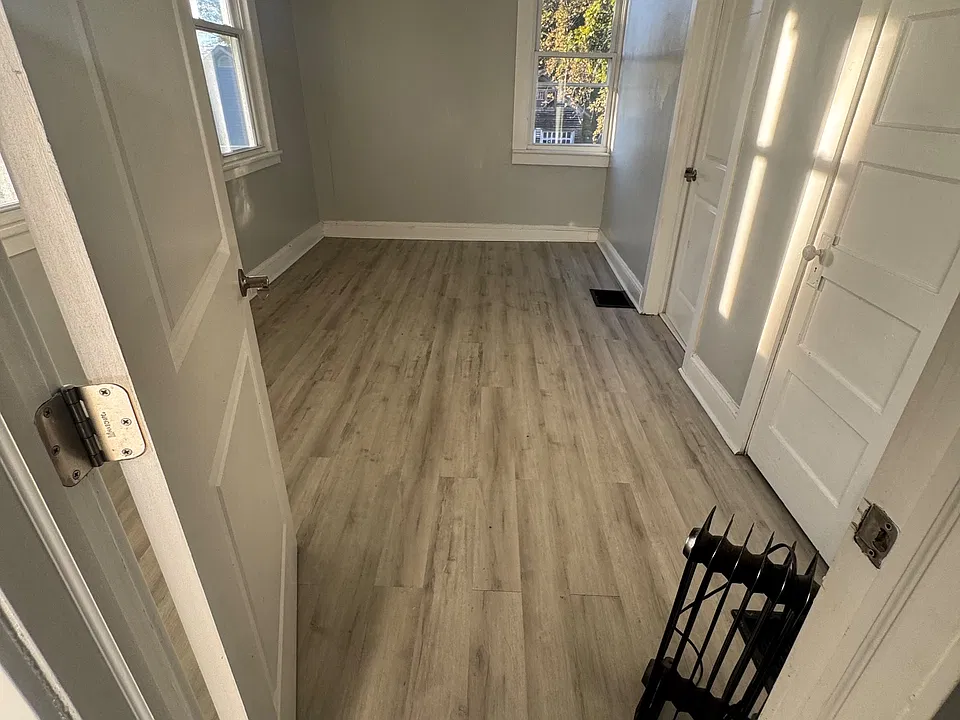 52 Main St #1