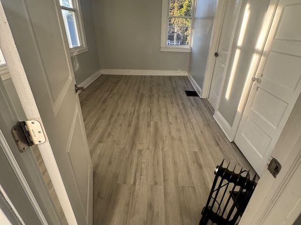 52 Main St #1