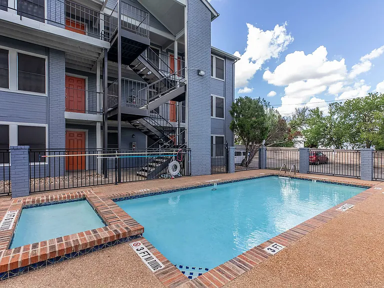 Lamar Place Apartments — Photo 8