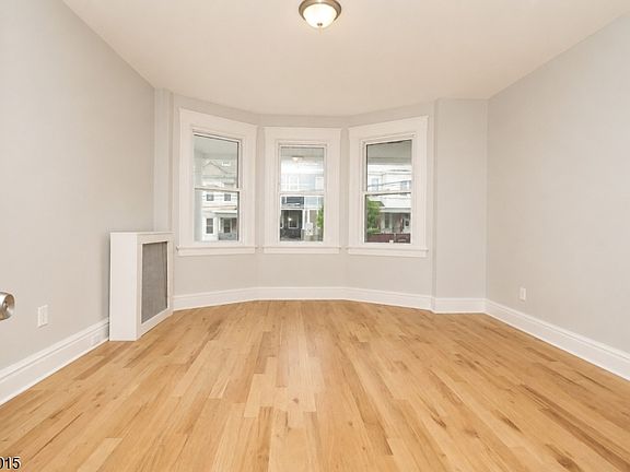 5th image of 66 Isabella Ave