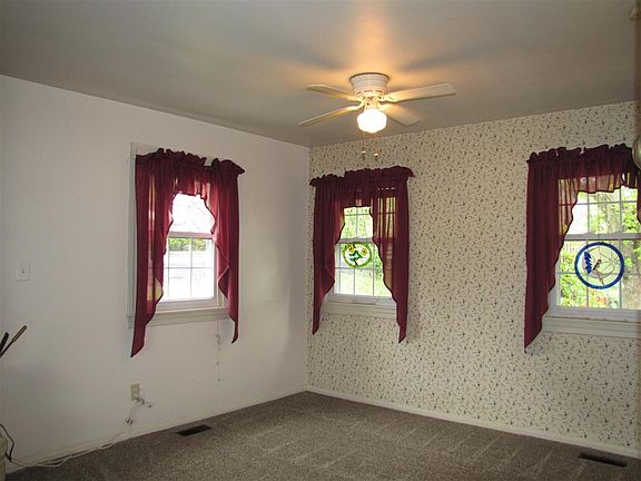 4th image of 216 N Chillicothe St