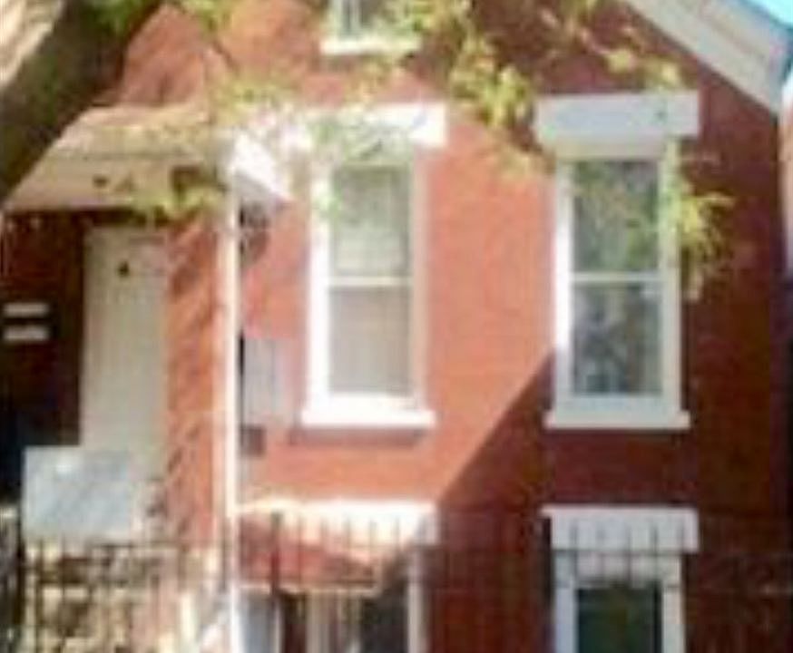 Front of property, the apartment is in the rear 1st fl