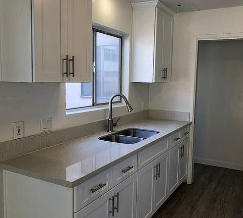New Kitchen with quartz counter top