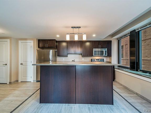 3rd image of 1212 Griswold St #902