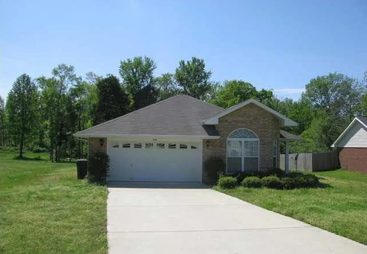 3 bed, 1367 sqft, $1,700 — Photo 3