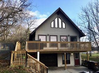 106 Woodland Dr, Dixon, IL 61021
