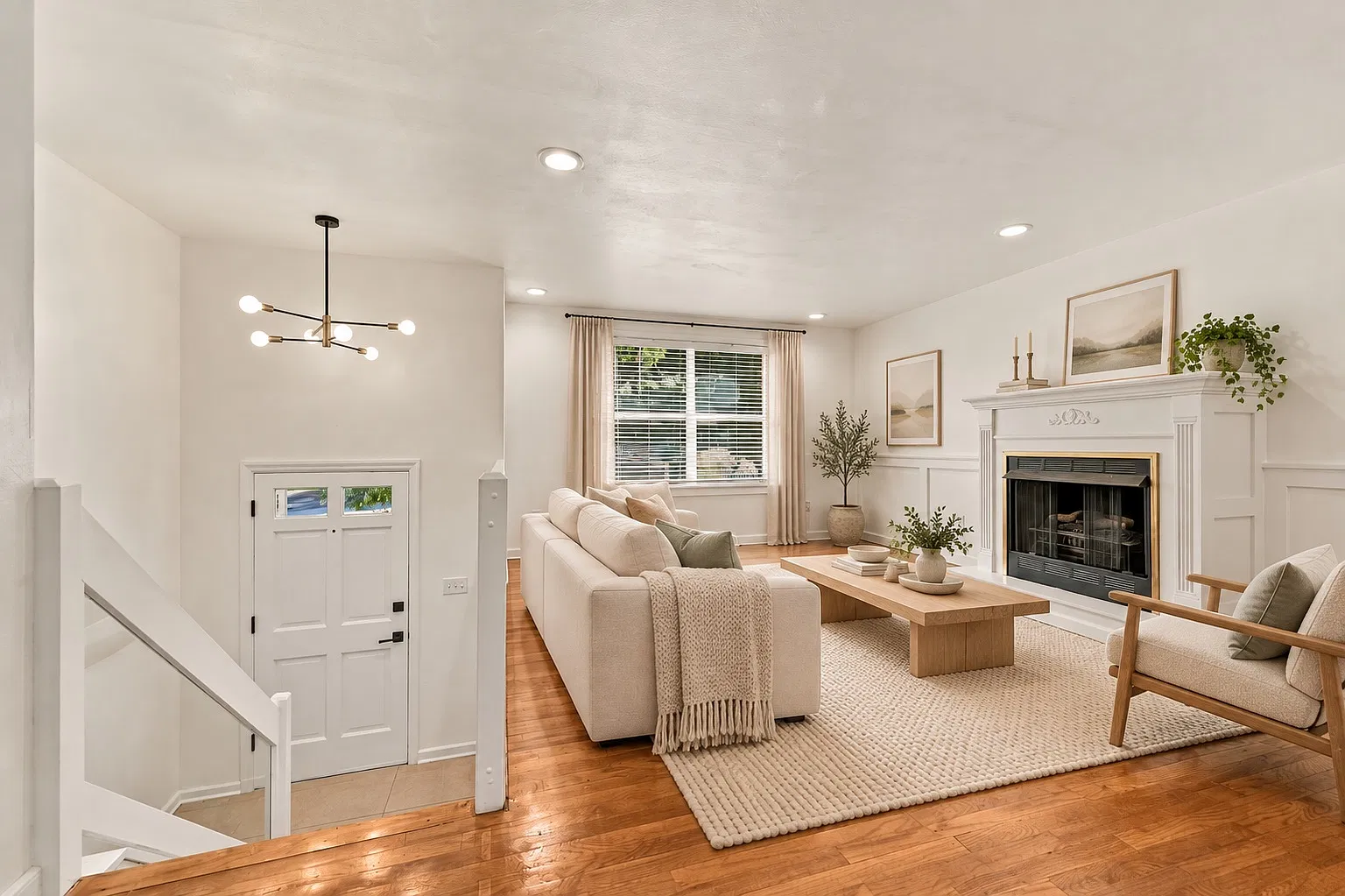 3 bed, 2.5 bath, 1821 sqft, $2,600 — Photo 1
