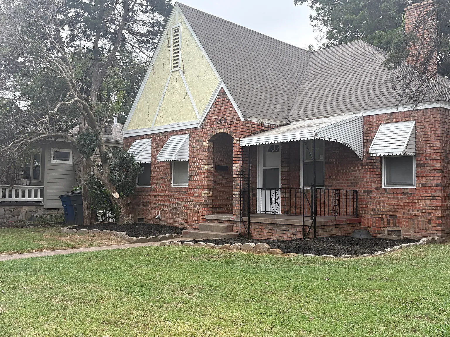 2 bed, 1000 sqft, $1,100 — Photo 1