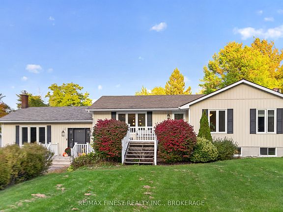 2nd image of 466 Mackenzie Rd