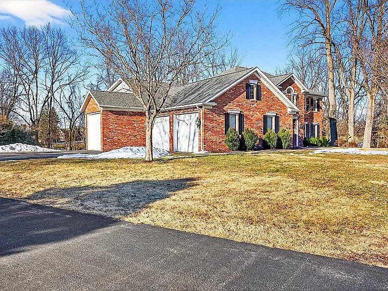 5 bed, 3886 sqft, $3,400 — Photo 2
