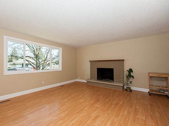 2nd image of 163 NE 35th Ct