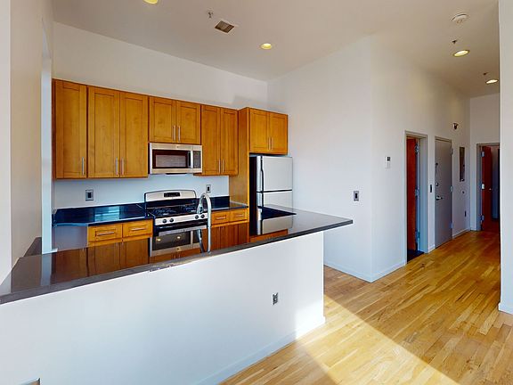 5th image of 402 Broad St APT 201