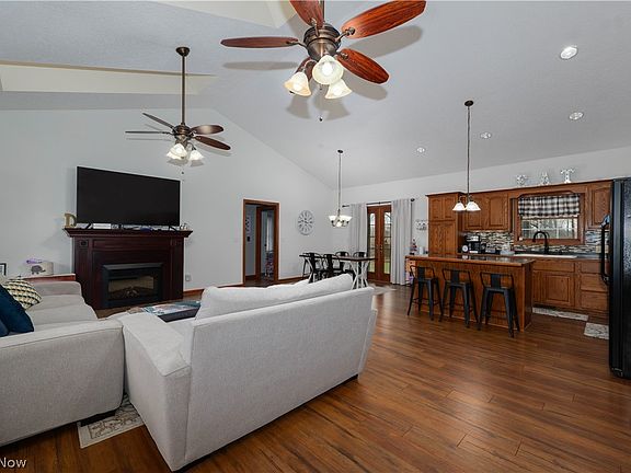 3rd image of 407 31st St SW