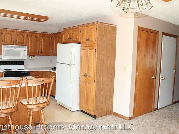 5th image of 6728 Pleasantview St NE