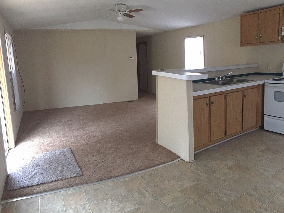 1st image of 136 Lakeside (pvt) St