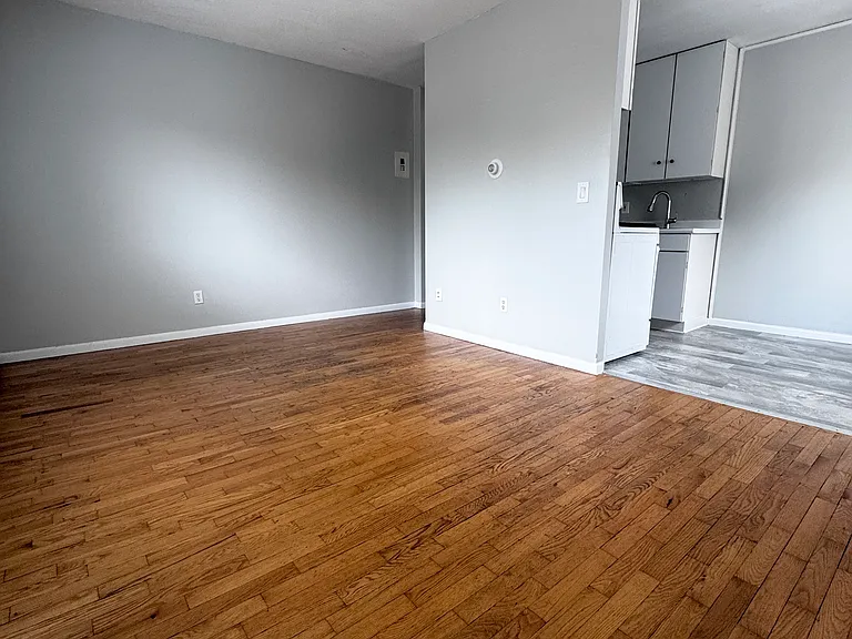 2212 Bryant Ave S — Photo 4