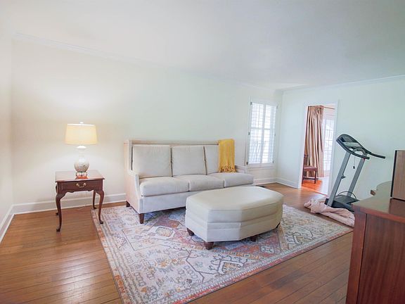 4th image of 1140 Fletcher Dr