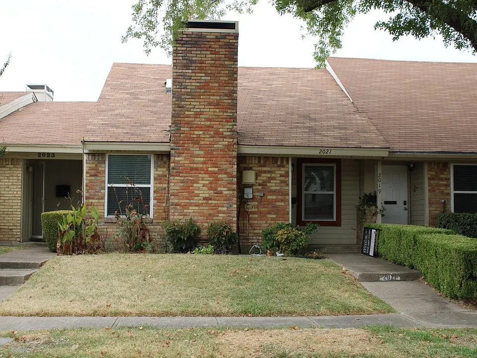 2021 Towngate Dr