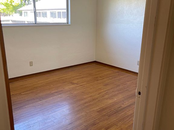 4th image of 1058 Cottage Ave