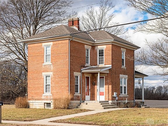 3rd image of 831 W Main St