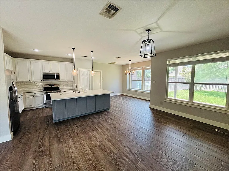 100 Crockett Rd — Photo 4