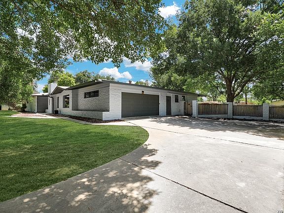 3rd image of 204 Gardenview