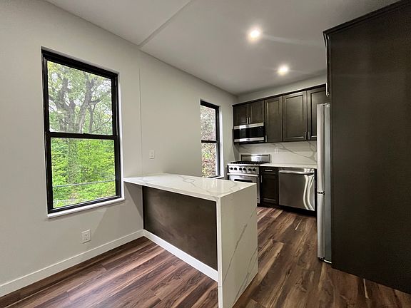 3rd image of 143 Forest Ave Floor 3