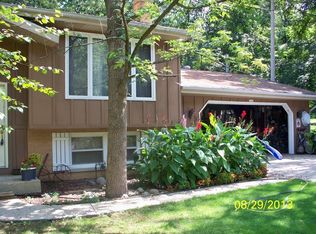 11 Wooden Bridge Dr, Yorkville, IL 60560