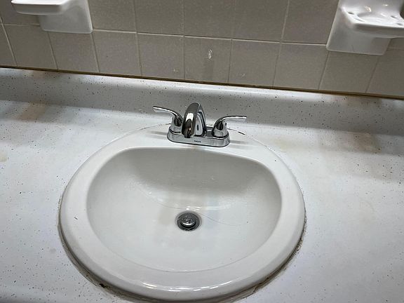 2nd image of 504 Greenfield Ln #1