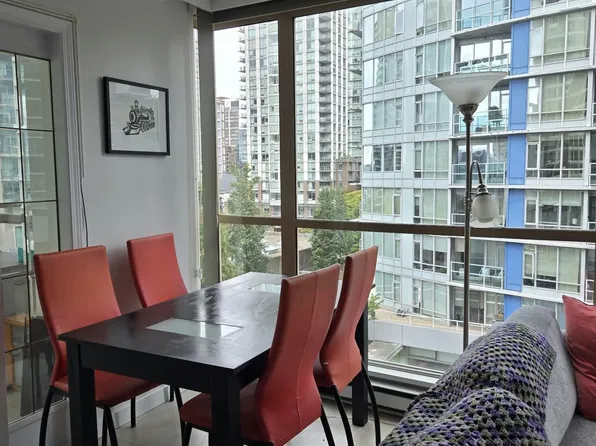 822 Homer St #903, Vancouver, BC V6B 6M3