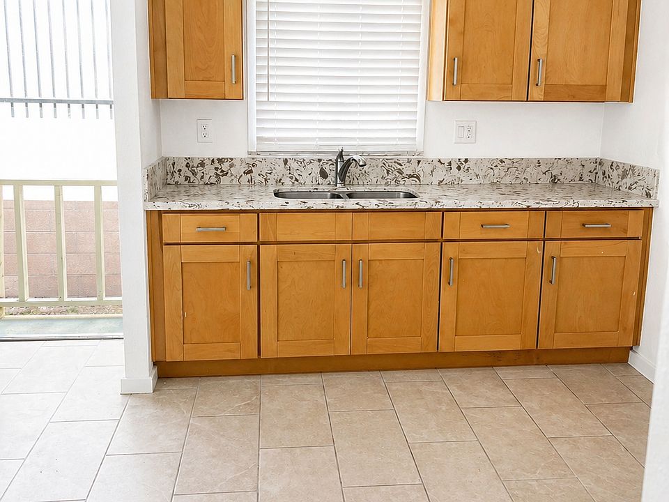 1st image of 1047 W Vernon Ave Unit 1/2
