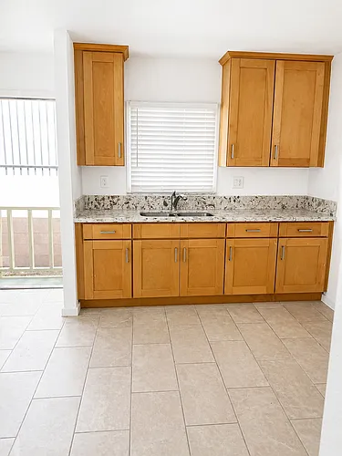 1047 W Vernon Ave #1/2 Photo 1