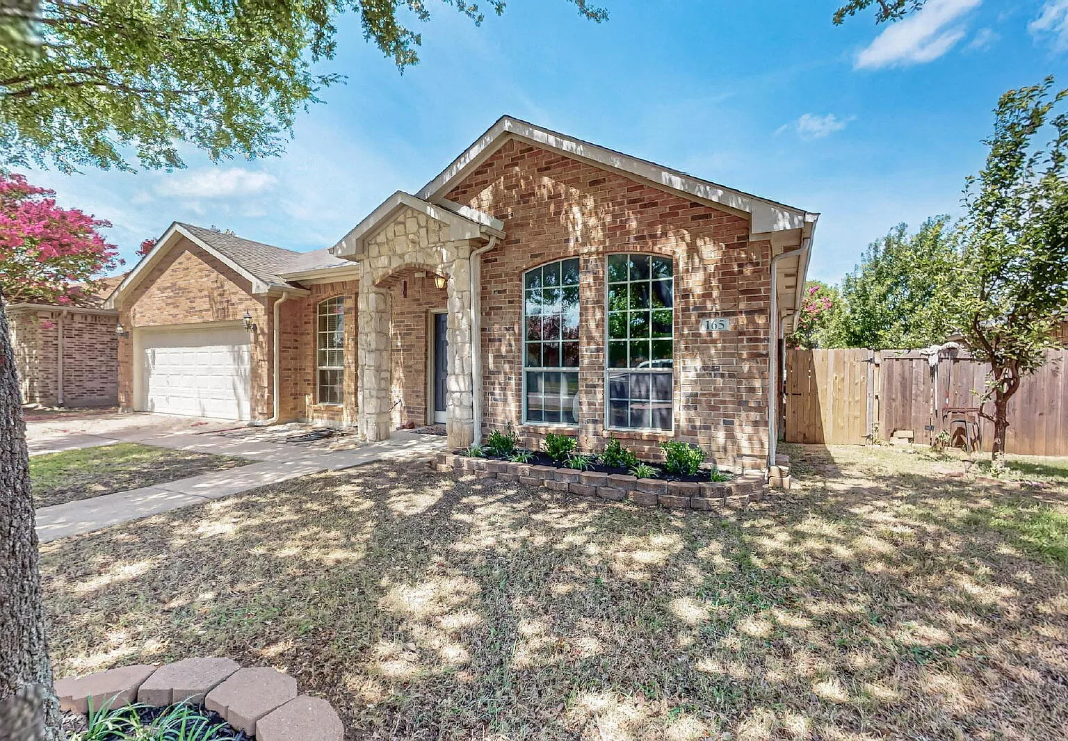 4 bed, 2.0 bath, 2164 sqft, $2,250 — Photo 2