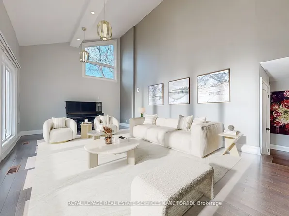 136 Denlow Blvd, Toronto, ON M3B 3J2