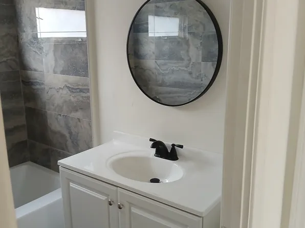 2530 Cherimoya Dr, Vista, CA 92084