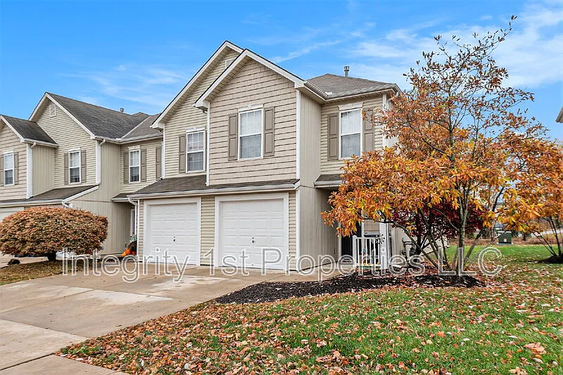 3 bed, 2.5 bath, 1516 sqft, $1,725 — Photo 2