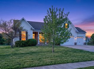 100 York Gate Dr, Pataskala, OH 43062