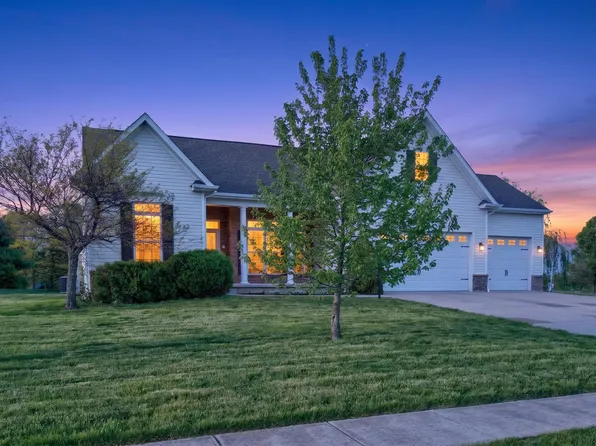100 York Gate Dr, Pataskala, OH 43062