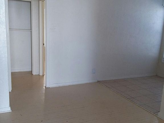 5th image of 1006 N Lake St APT A